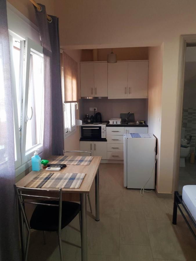 Venia'S Apartments สกาลา เอเรโซ ภายนอก รูปภาพ